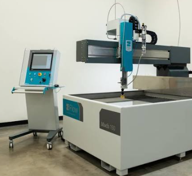 Flow waterjet cutting machine with its control workstation